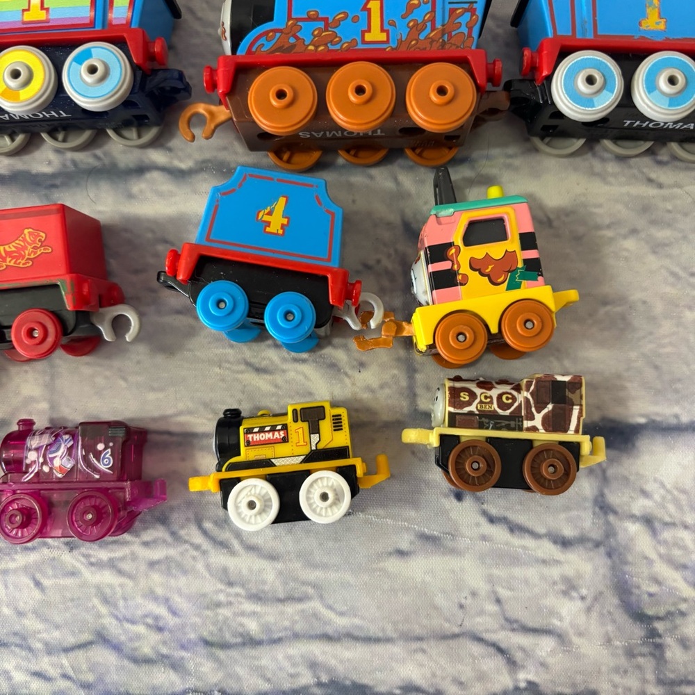 Thomas the Train & Friends And Minis Very Small Train Engines Lot Of 15 Tracks - Picture 2 of 6